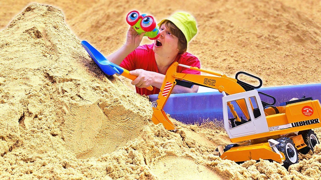 Машины помощники ЭКСКВАТОРЫ и КРАН строят башню из песка - Видео для детей Моя песочница смотреть онлайн