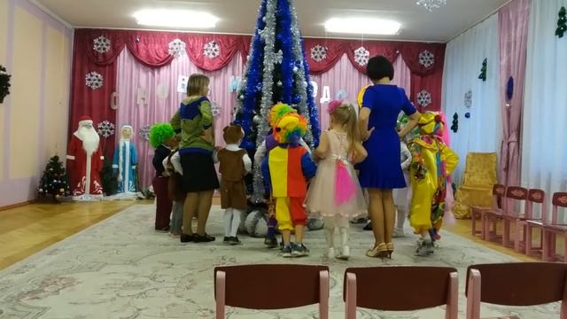 УТРЕННИК В ДЕТСКОМ САДУ НА НОВЫЙ ГОД, ОЧЕНЬ ВЕСЕЛО, СМОТРЕТЬ ВСЕМ!!! смотреть онлайн
