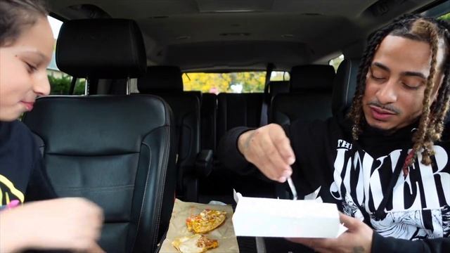 DIGGING IN MY UNCLE FOOD PRANK смотреть онлайн