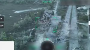 Героический экипаж БТРа в районе Антоновского моста пробивается для того, чтоб эвакуировать раненых