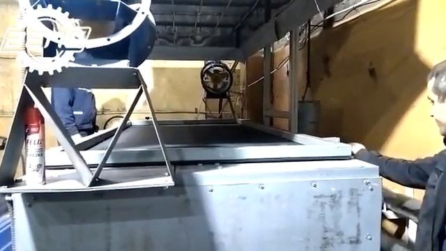 Станок термовакуумной формовки в работе смотреть онлайн