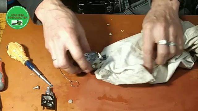 На бензопиле "Klever" течет бензин из глушителя. смотреть онлайн