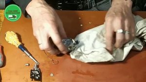 На бензопиле "Klever" течет бензин из глушителя.