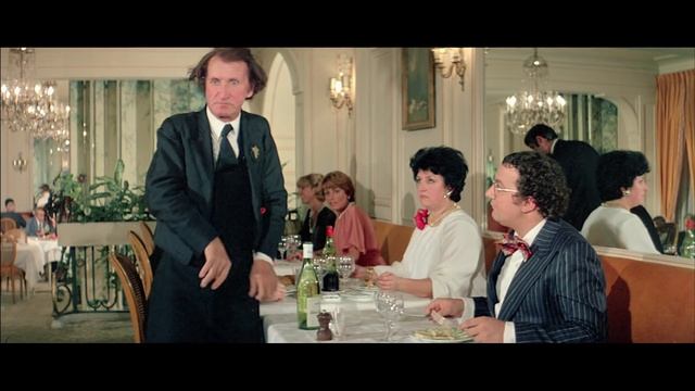 Крылышко или ножка. Официант