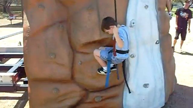 Locke Hill Carnival 2009 - Kameron on the Rock Wall смотреть онлайн
