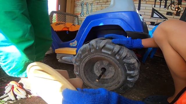 Дети и Машина. Диана и Даня 24 часа работают в автосервисе челлендж. Манкиту смотреть онлайн