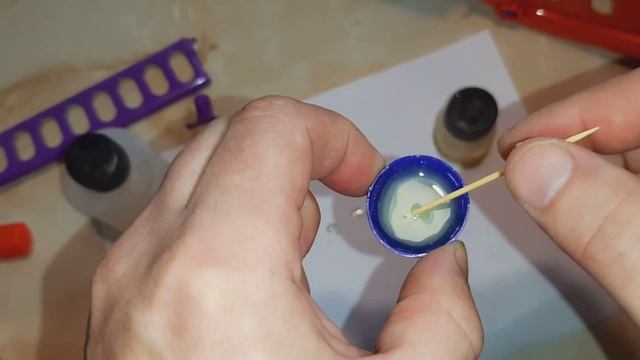 Ремонт детской игрушки. Склеивание эпоксидным клеем. смотреть онлайн