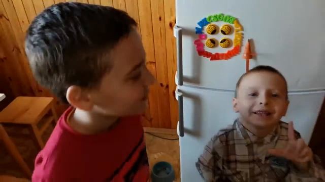 У Марка первый молочный зуб выпал! смотреть онлайн