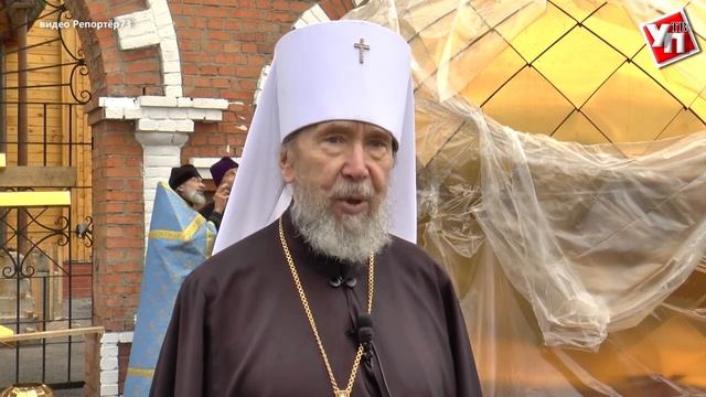 Лет триста простоит! На храм в селе Прислониха Ульяновской области установлены купола смотреть онлайн