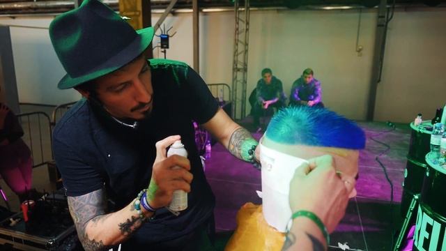 Яркие цвета на мужских волосах. 5/8 на Russian Barber Week 2017 смотреть онлайн