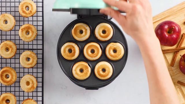Dash Express Mini Donut Maker смотреть онлайн