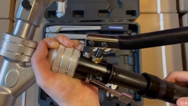 Пресс инструмент для труб REHAU гидравлический смотреть онлайн