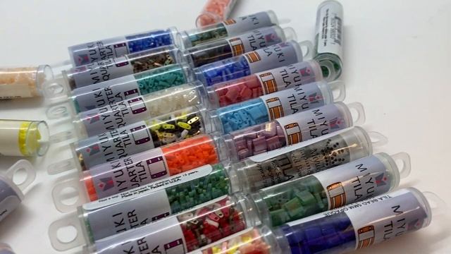MIYUKI Tila and MIYUKI Quarter Tila Beads смотреть онлайн