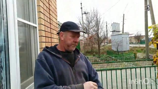 гараж 61 глухих привезли и установили дверь и стекло для окно, убрал во двор.