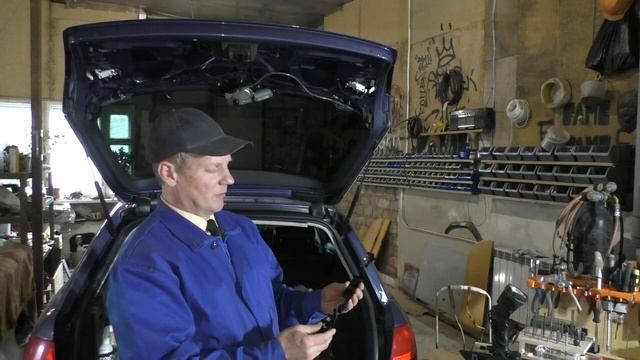 Авто. Ауди. A4 B7 Ремонт освещения номерного знака смотреть онлайн