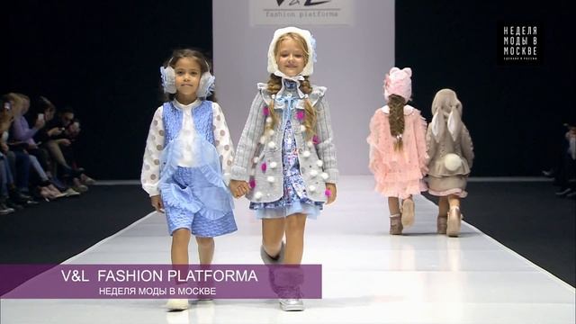 Показ коллекций выпускников профессиональных курсов «Дизай одежды» на Неделе моды в Москве SS’19