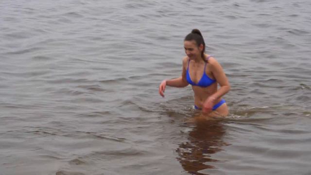 BEAUTIFUL WOMEN BATHING IN ICE WATER| SWIMMING WINTER | Epiphany Bathing