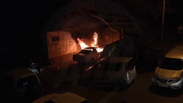 Во Владивостоке в районе Тихой, подожгли Toyota Mark II припаркованный у трансформаторной бутки. смотреть онлайн