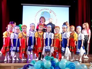 ТАНЕЦ  "ДЕВОЧКА-РОССИЯ"