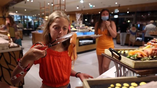 ? Ne-am cazat PE PALMIER ! смотреть онлайн