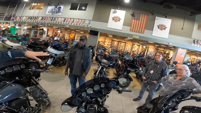 It's a Birthday Present! Getting A New Harley-Davidson Motorcycle! смотреть онлайн