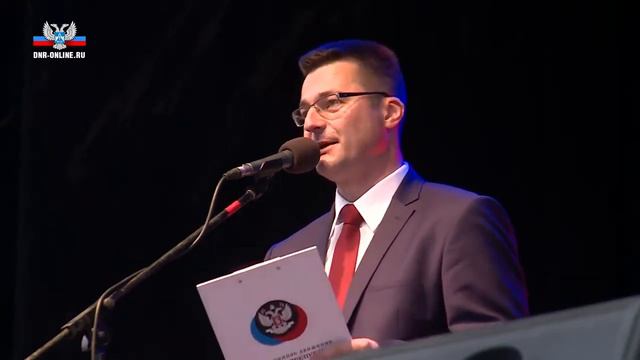 В Донецке развернули самый большой флаг ДНР смотреть онлайн