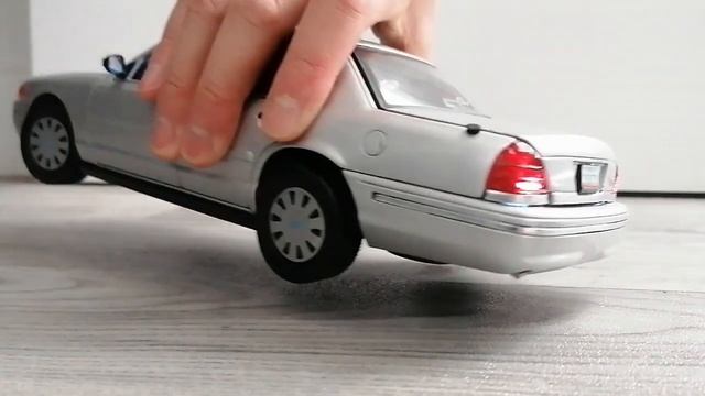 Motormax Crown Victoria 1.18 scale unmarked police model with lights modified. смотреть онлайн
