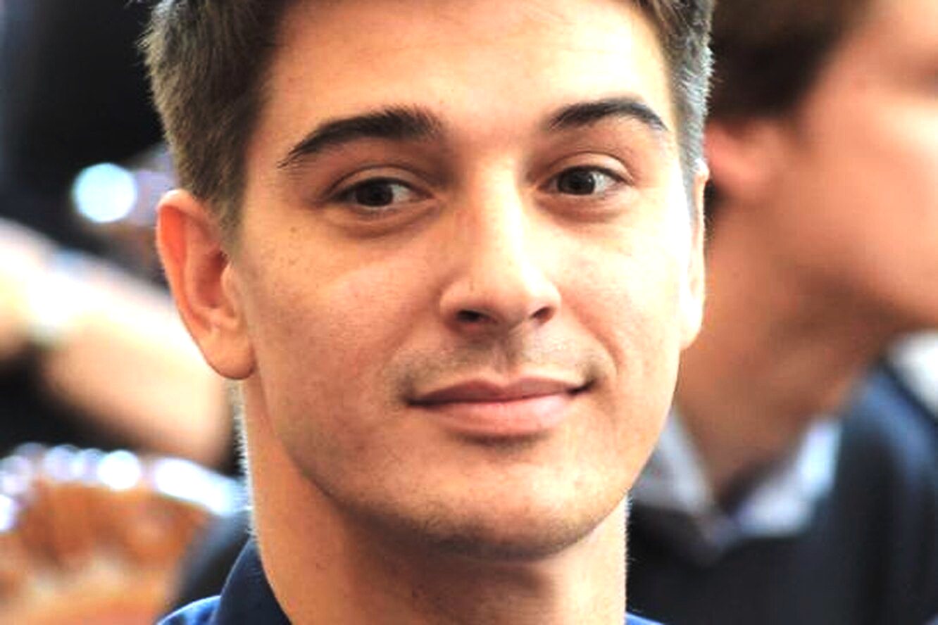 Бондаренко-Гладун-Каждая девушка вызывает желанье.mp4 смотреть онлайн