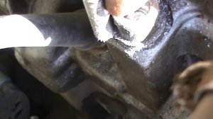 Как выкрутить болт слизанной гранью в Головке Двигателя
