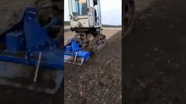 Трактор Т-70 с усиленной почвофрезой по стерне/по целине смотреть онлайн