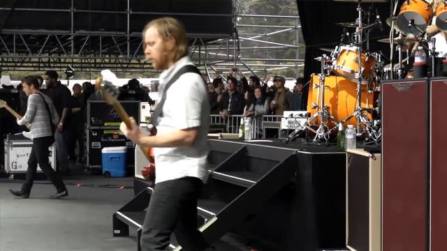 Foo Fighters Nate Mendel Fender P Bass | Fender смотреть онлайн