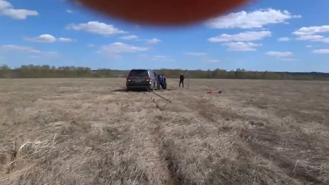 вытаскиваю крузака с весеннего поля смотреть онлайн