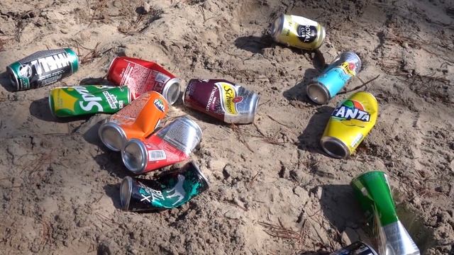 Experiment!! Many different drinks: Cola, Fanta, Sprite, Pepsi, Schweppes and Mentos in the fores смотреть онлайн