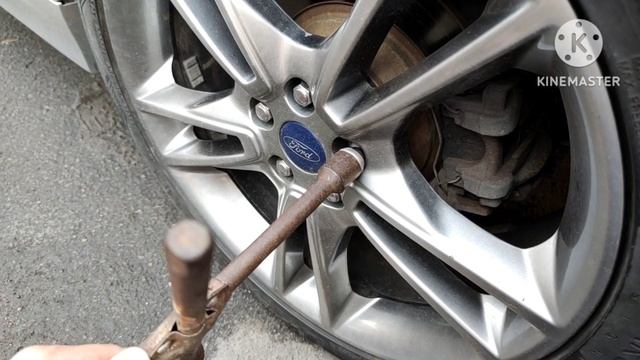 Замена гаек на колесах Ford Fusion смотреть онлайн