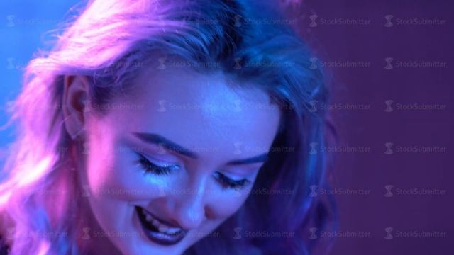 Young Blond Model is Posing in Neon смотреть онлайн