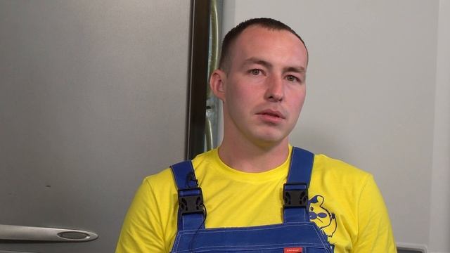 КАКОЙ ХОЛОДИЛЬНИК СТОИТ ДОМА У МАСТЕР ПО ИХ РЕМОНТУ? смотреть онлайн