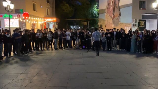 Чеченская Лезгинка Баркалла Шымкент 2023 Парень Танцует Супер В Толпе С Девушками Казахстан ALISHKA смотреть онлайн