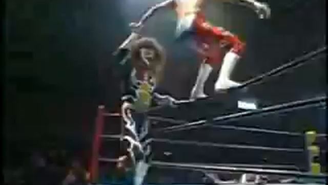 Rey Mysterio - Коронные трюки.flv смотреть онлайн