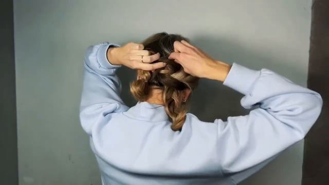 Стильная прическа с ободком за 5 минут! Elegant 5 minutes headband hairdo ✨ смотреть онлайн