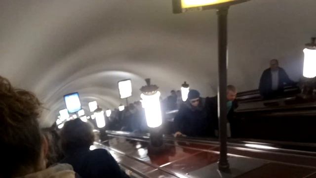 Площадь Восстания. Поломка эскалаторов смотреть онлайн