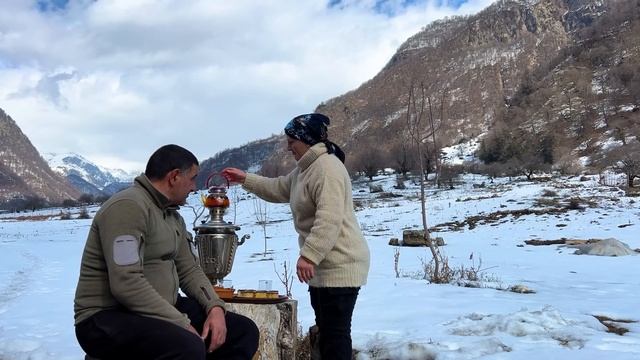 Rustic Shawarma of Chicken on a Spit! Juicy Oriental Dish смотреть онлайн