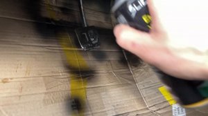 Привожу в порядок Daewoo Lanos, серия 5 Снимаю ковролин , крашу в черный мат ,привез кирпич