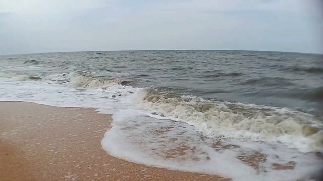 На берегу Азовского моря 19 мая 2023//домики, палатка// медузы? Голубицкая, Пересыпь смотреть онлайн