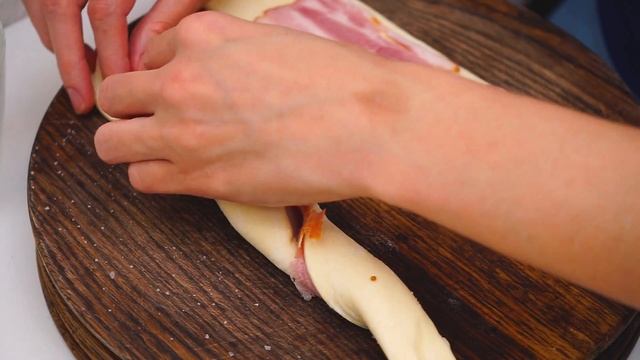 Спиральки с беконом из слоеного теста! НЕРЕАЛЬНО вкусно, все в восторге! смотреть онлайн