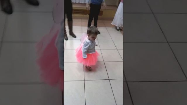 Танец маленьких утят! Приколы с детьми# смотреть онлайн