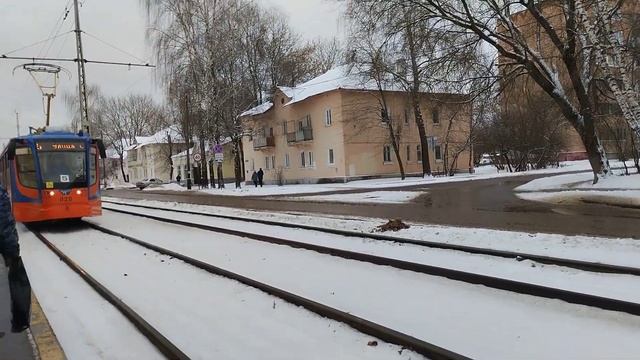 Прибытие трамвая 71-623-02 Морковка ??? 028 5 маршрут на остановку ТЦ Гелиос смотреть онлайн