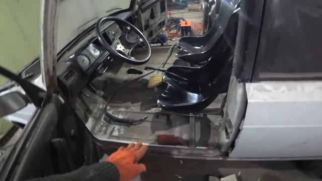 Порядок в салоне и установка ковшей в Пятака.Подготовка под турбо часть 3 смотреть онлайн