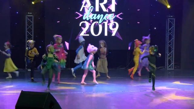 Эстрадный танец «Когда малыш засыпает» Хореографическая студия INTERPLAY смотреть онлайн