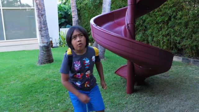 Ryan found a secret playhouse in the Lost City! смотреть онлайн