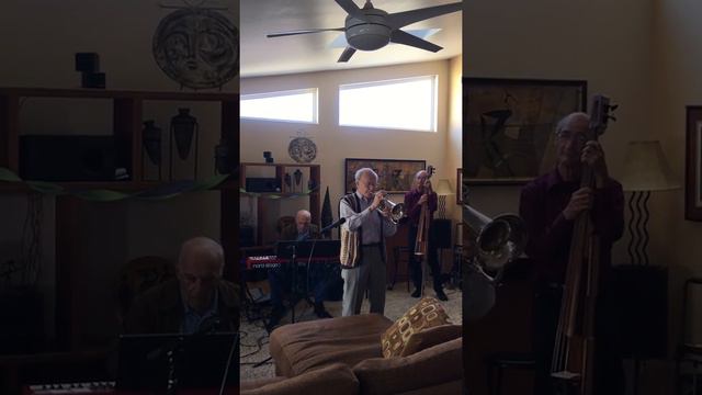 Uncle Leo Plays His Horn смотреть онлайн